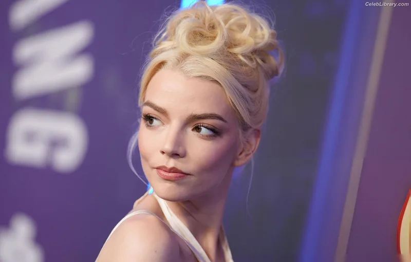 Anya Taylor-Joy photo 22 of 1440