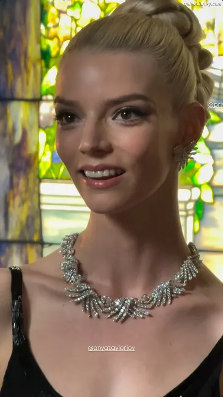 Anya Taylor-Joy photo 11 of 1440