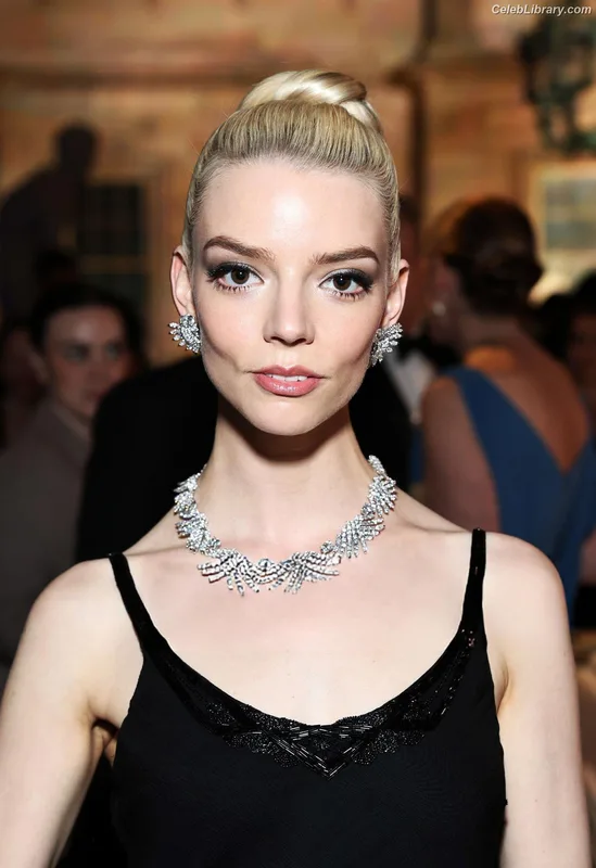 Anya Taylor-Joy photo 12 of 1440