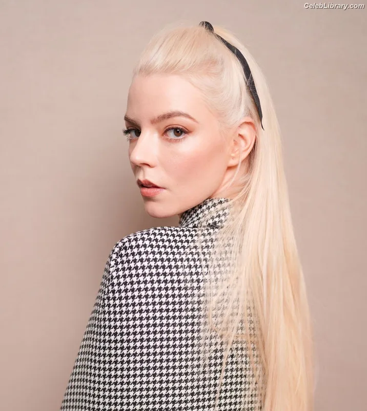Anya Taylor-Joy photo 15 of 1440