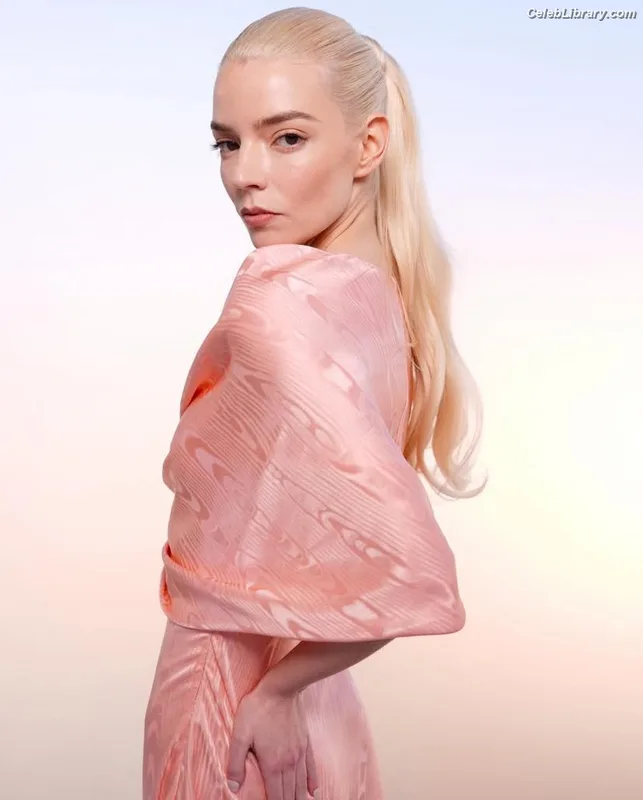 Anya Taylor-Joy photo 2 of 1440