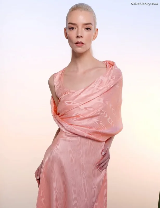 Anya Taylor-Joy photo 3 of 1440