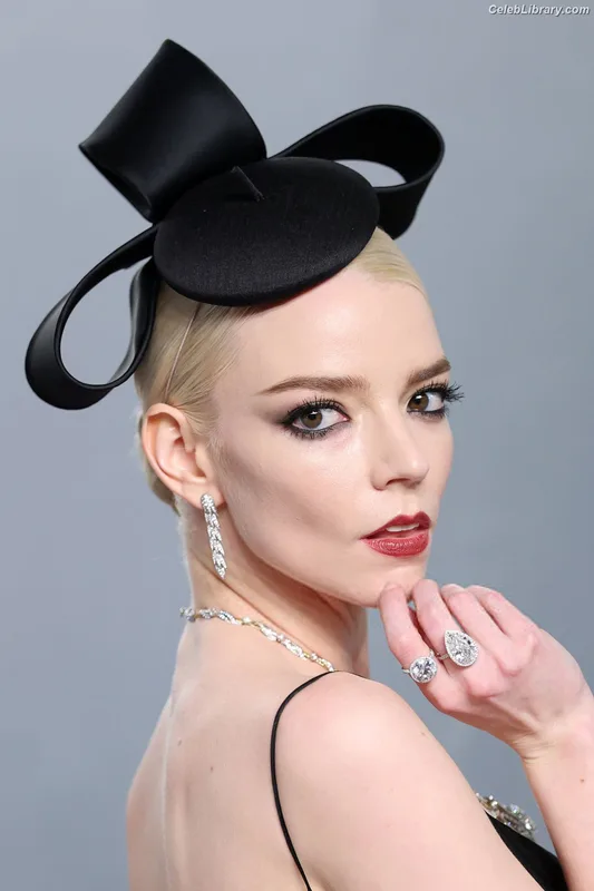Anya Taylor-Joy photo 11 of 1440