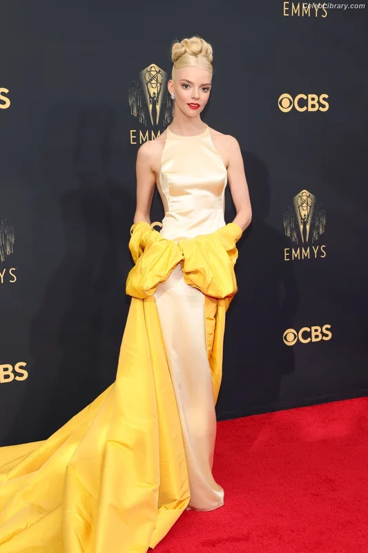 Anya Taylor-Joy photo 1 of 1440