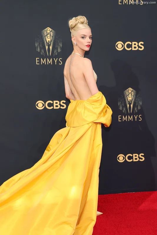Anya Taylor-Joy photo 2 of 1440