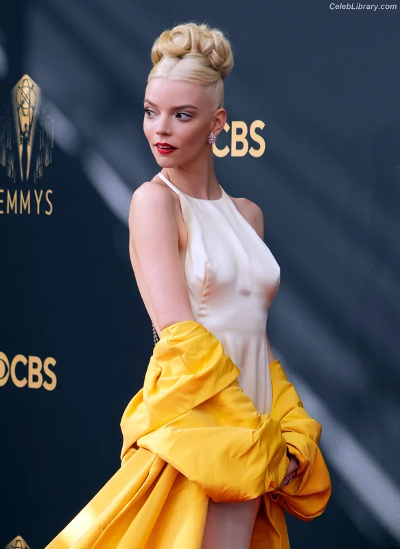 Anya Taylor-Joy photo 5 of 1440