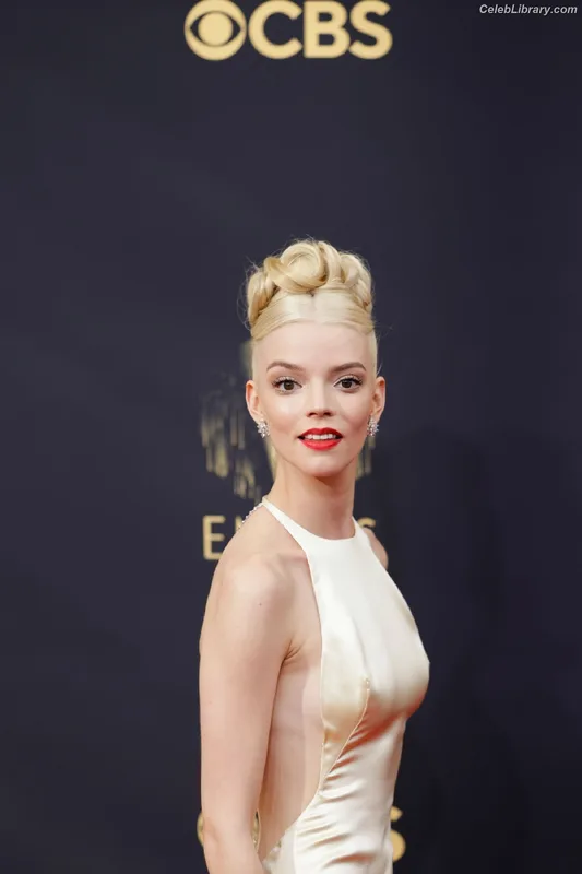 Anya Taylor-Joy photo 9 of 1440