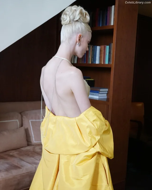 Anya Taylor-Joy photo 19 of 1440