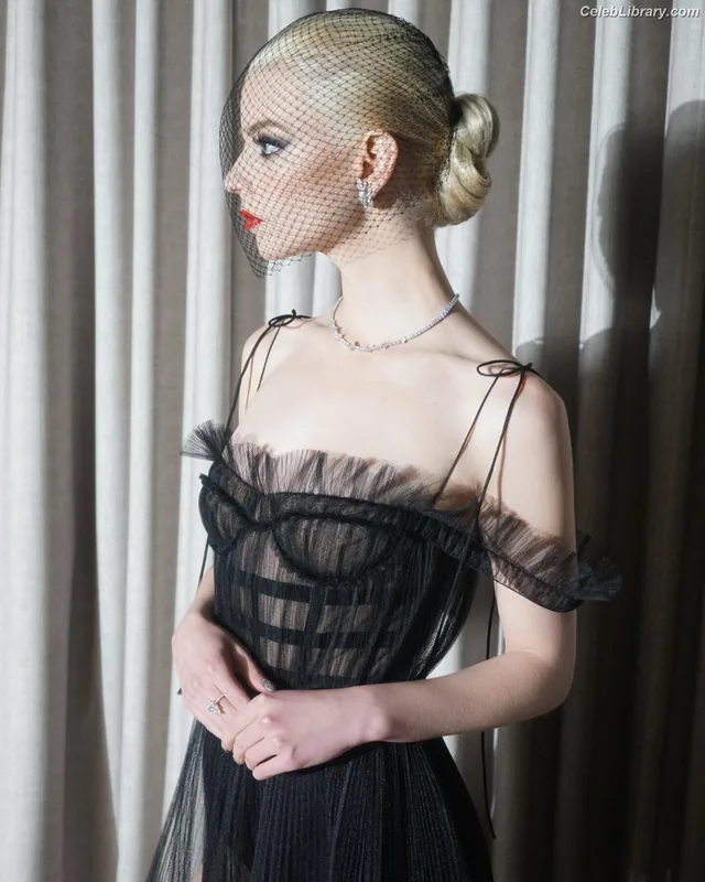 Anya Taylor-Joy photo 21 of 1440