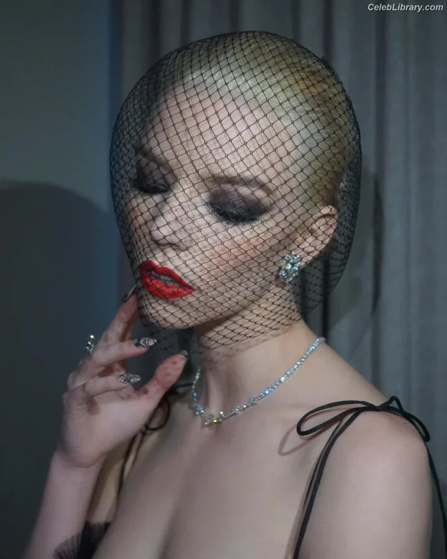 Anya Taylor-Joy photo 23 of 1440