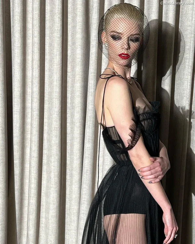 Anya Taylor-Joy photo 24 of 1440