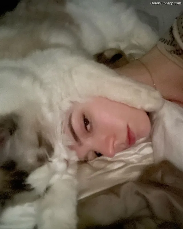 Anya Taylor-Joy photo 13 of 1440