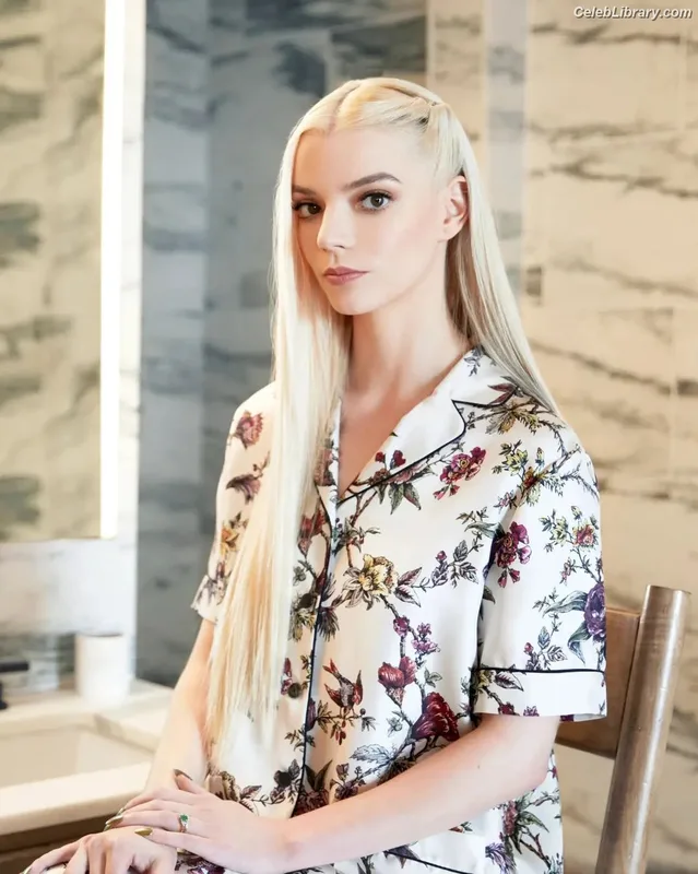 Anya Taylor-Joy photo 16 of 1440