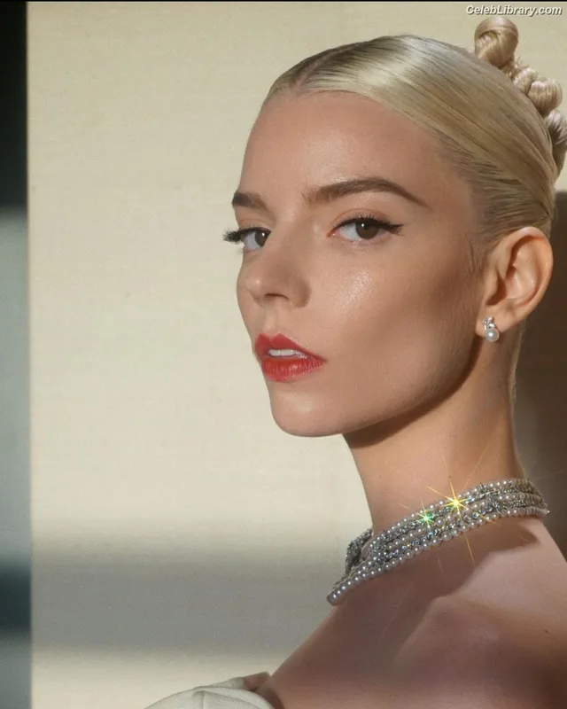 Anya Taylor-Joy photo 15 of 1440