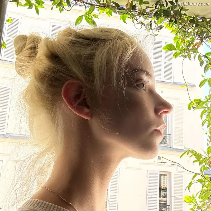 Anya Taylor-Joy photo 16 of 1440