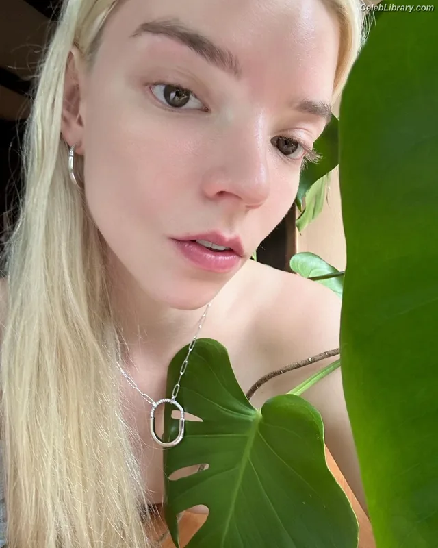 Anya Taylor-Joy photo 20 of 1440