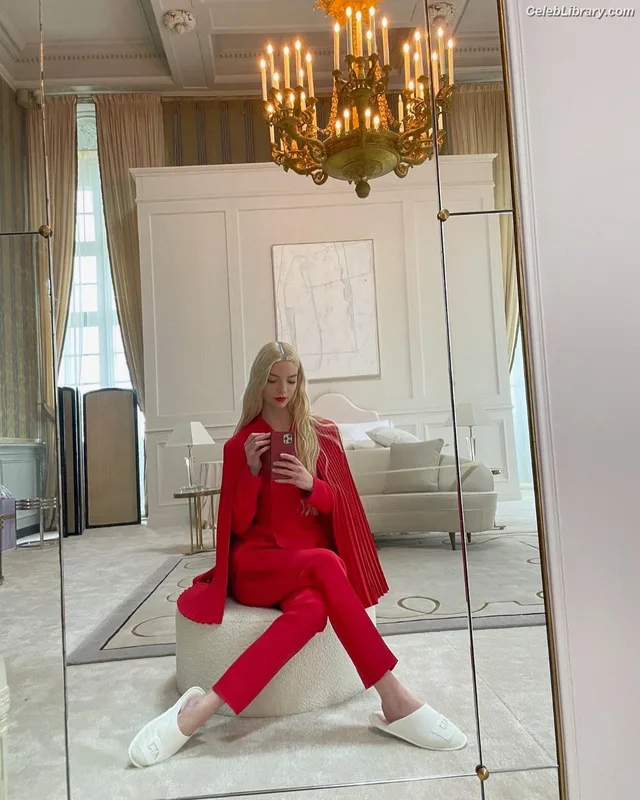 Anya Taylor-Joy photo 24 of 1440