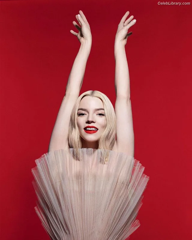 Anya Taylor-Joy photo 1 of 1440