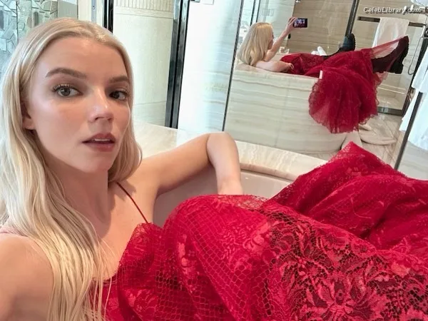 Anya Taylor-Joy photo 4 of 1440