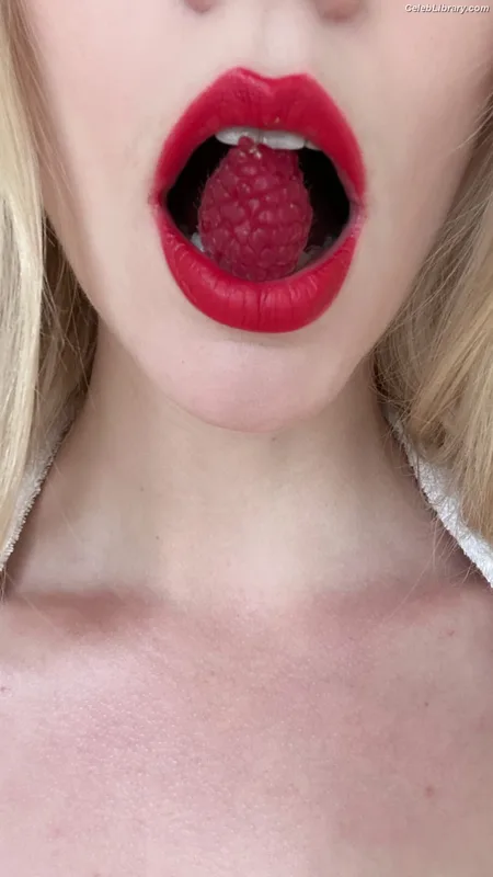 Anya Taylor-Joy photo 8 of 1440