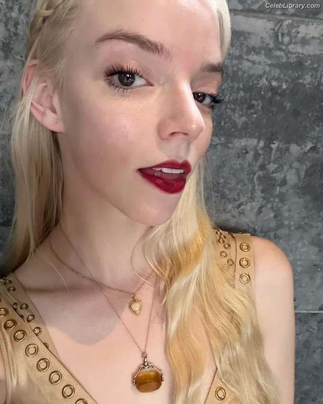 Anya Taylor-Joy photo 12 of 1440