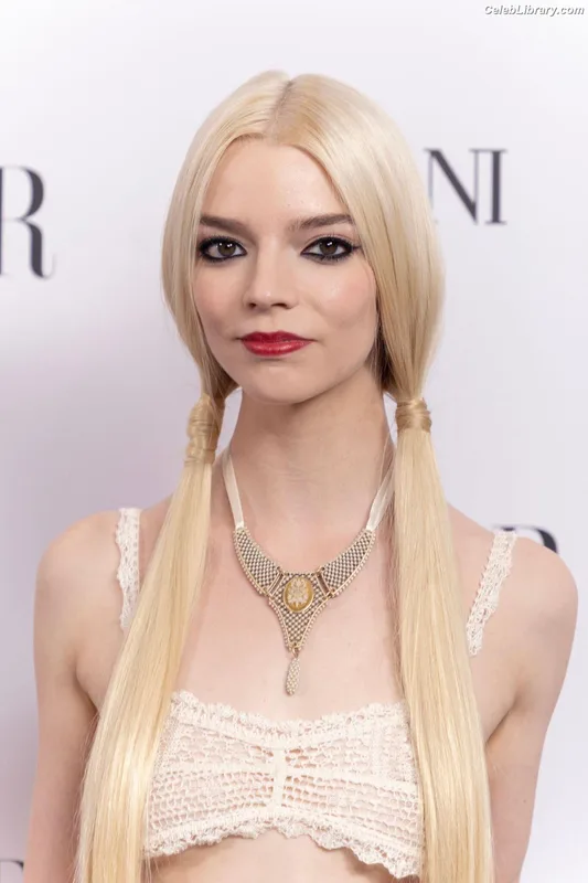Anya Taylor-Joy photo 9 of 1440