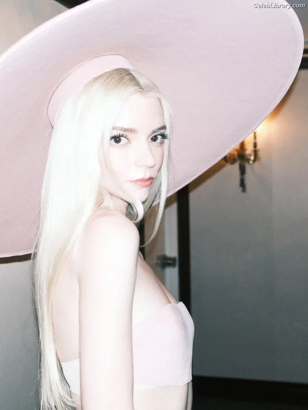 Anya Taylor-Joy photo 11 of 1440