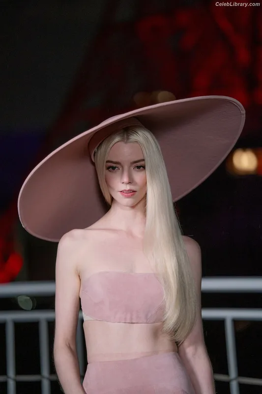 Anya Taylor-Joy photo 5 of 1440