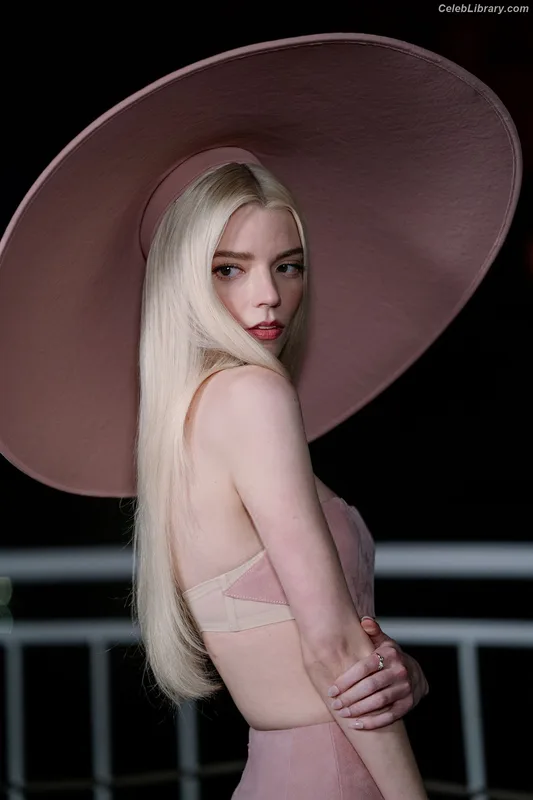 Anya Taylor-Joy photo 6 of 1440