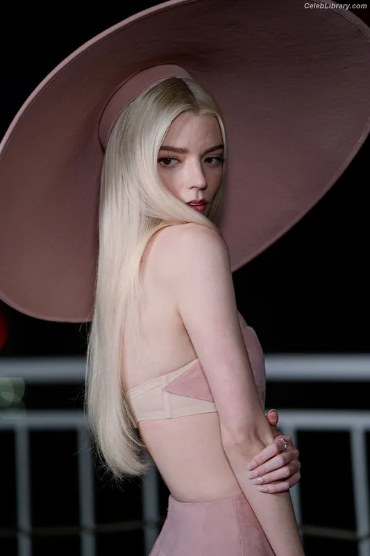 Anya Taylor-Joy photo 7 of 1440