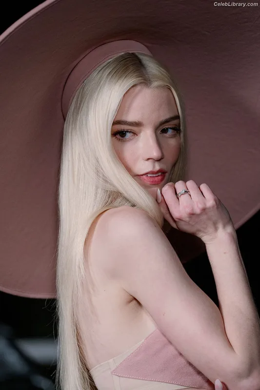 Anya Taylor-Joy photo 9 of 1440