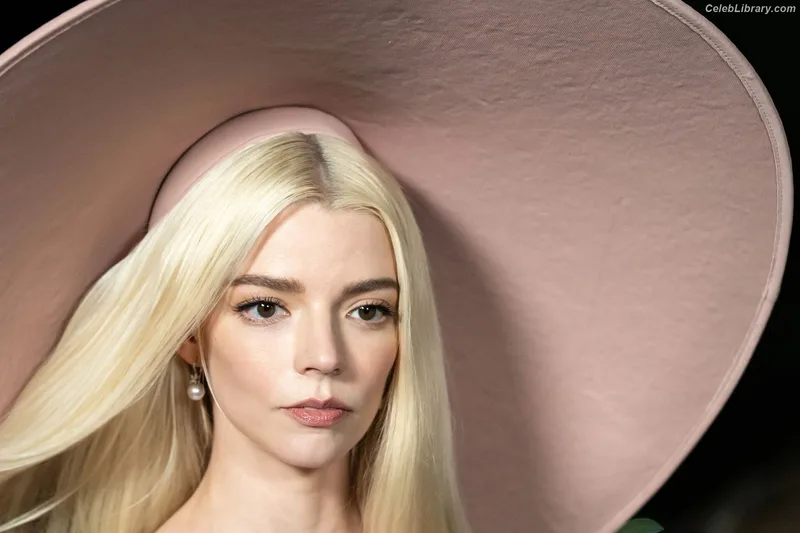 Anya Taylor-Joy photo 13 of 1440