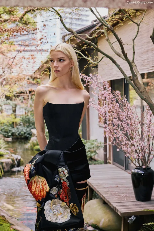 Anya Taylor-Joy photo 1 of 1440