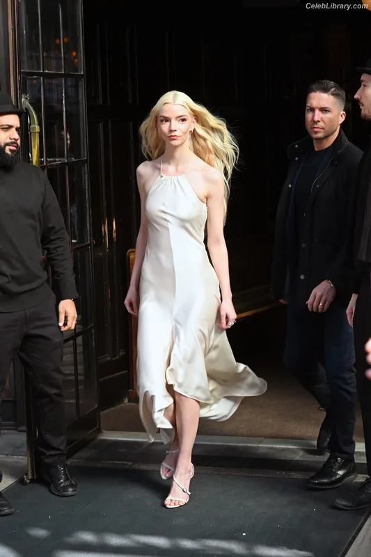 Anya Taylor-Joy photo 19 of 1440