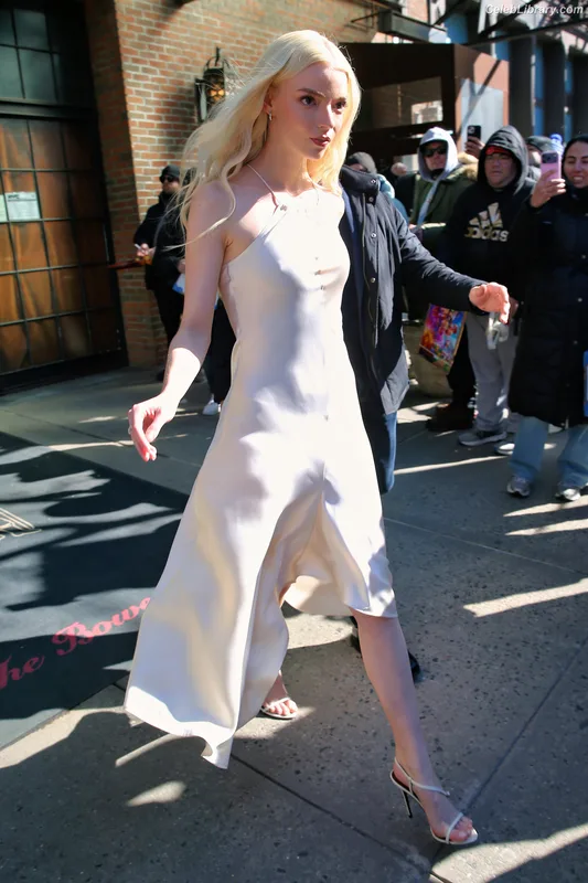 Anya Taylor-Joy photo 22 of 1440
