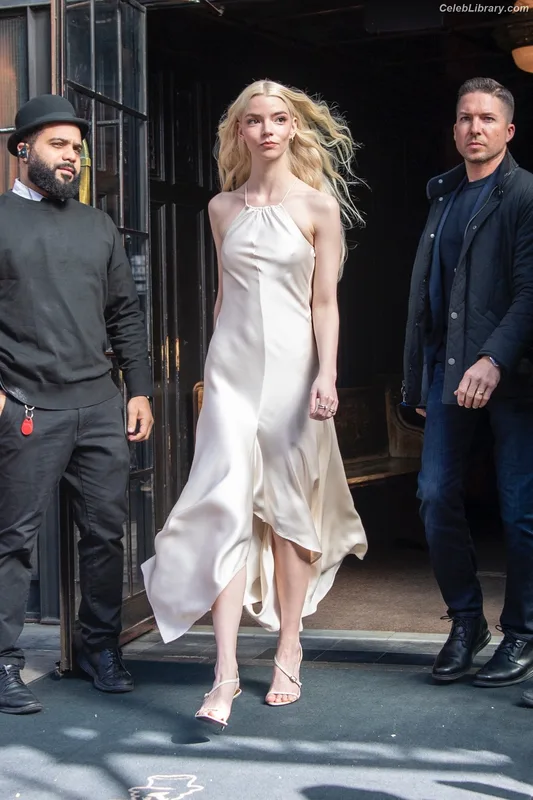 Anya Taylor-Joy photo 24 of 1440