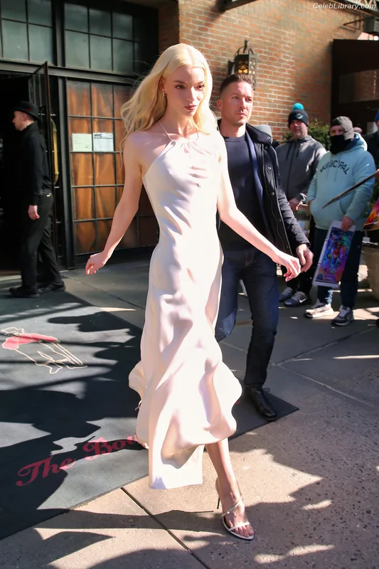 Anya Taylor-Joy photo 17 of 1440