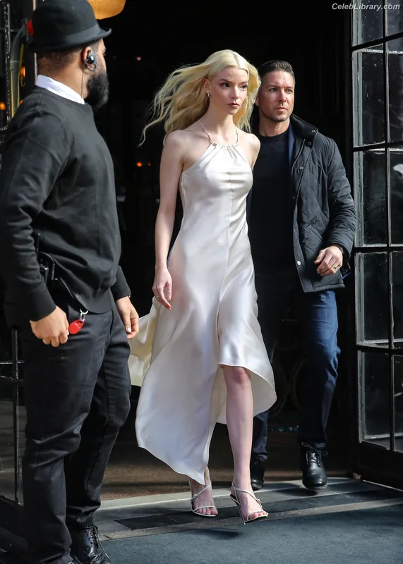 Anya Taylor-Joy photo 19 of 1440