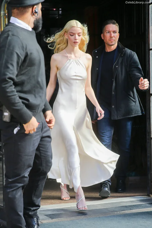 Anya Taylor-Joy photo 17 of 1440