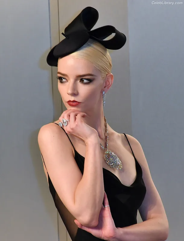 Anya Taylor-Joy photo 13 of 1440
