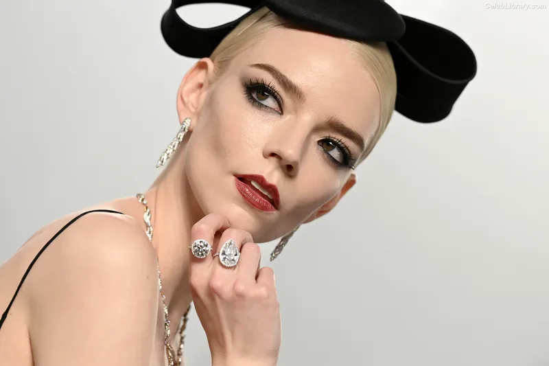 Anya Taylor-Joy photo 19 of 1440