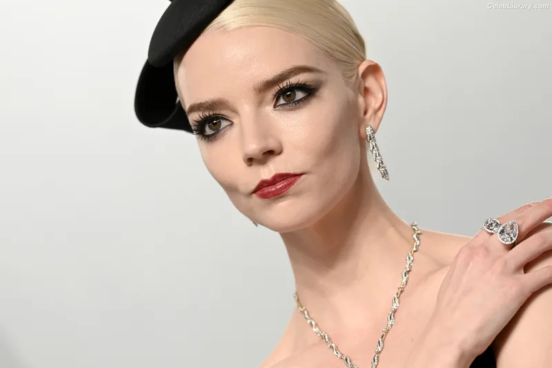 Anya Taylor-Joy photo 22 of 1440
