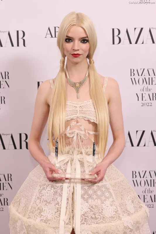 Anya Taylor-Joy photo 8 of 1440