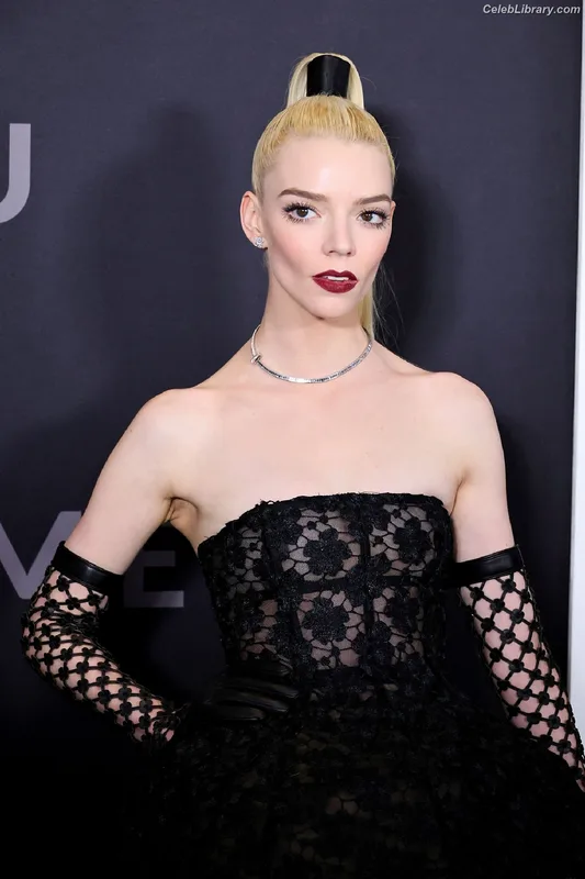 Anya Taylor-Joy photo 5 of 1440