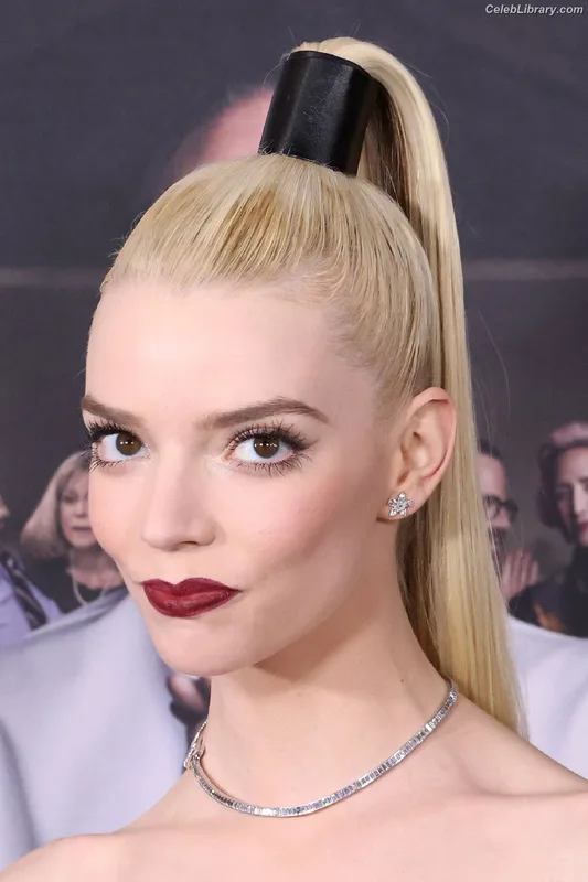 Anya Taylor-Joy photo 10 of 1440