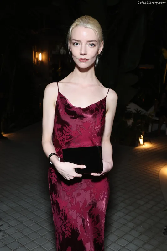 Anya Taylor-Joy photo 18 of 1440
