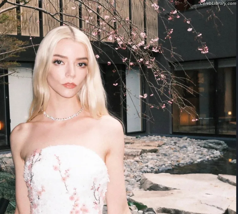 Anya Taylor-Joy photo 19 of 1440