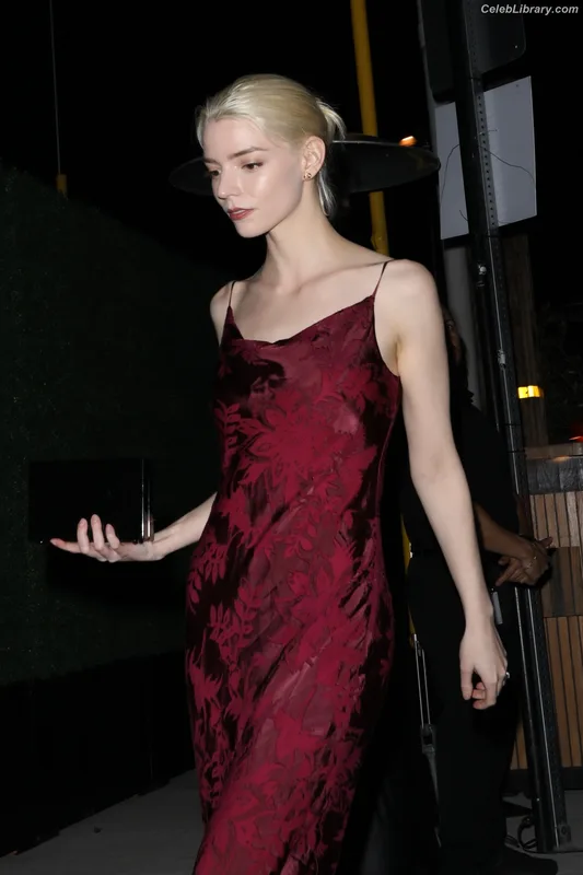 Anya Taylor-Joy photo 20 of 1440