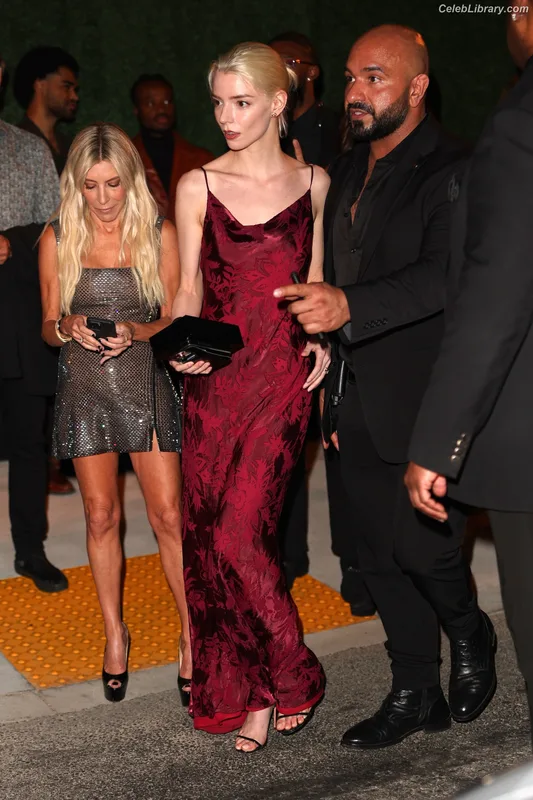 Anya Taylor-Joy photo 21 of 1440