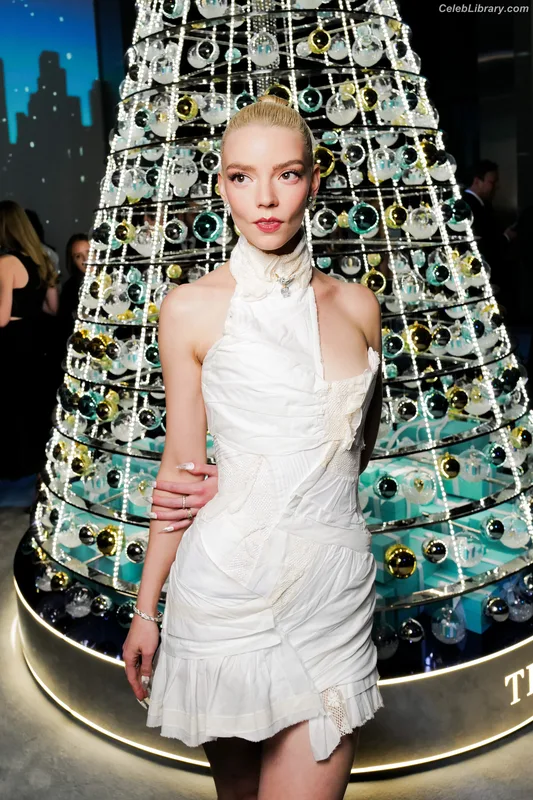 Anya Taylor-Joy photo 5 of 1440